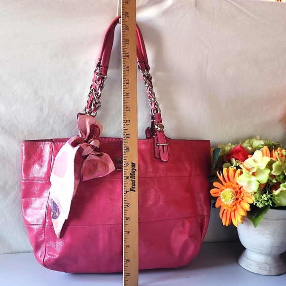 COACH, Beautiful Pink 💗 Hobo  Purse/Bag with matching checkbook wallet. - Picture 4 of 16